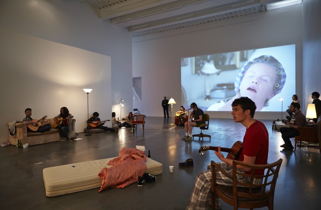 "Ragnar Kjartansson: Me, My Mother, My Father, and I” New Museum, 2014 Courtesy New Museum, New York. Photo: Benoit Pailley