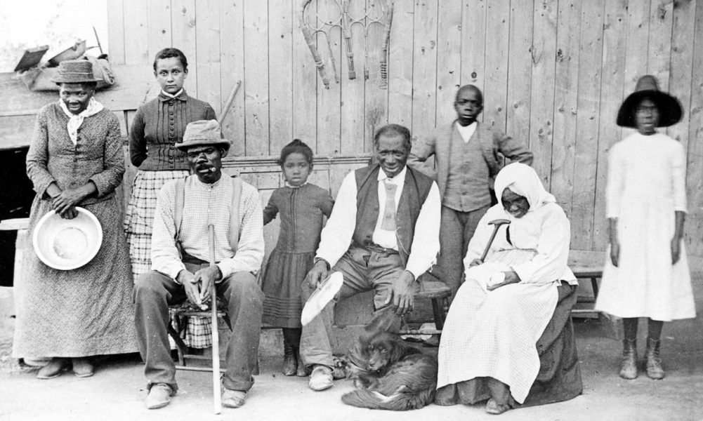 Harriet Tubman with rescued slaves